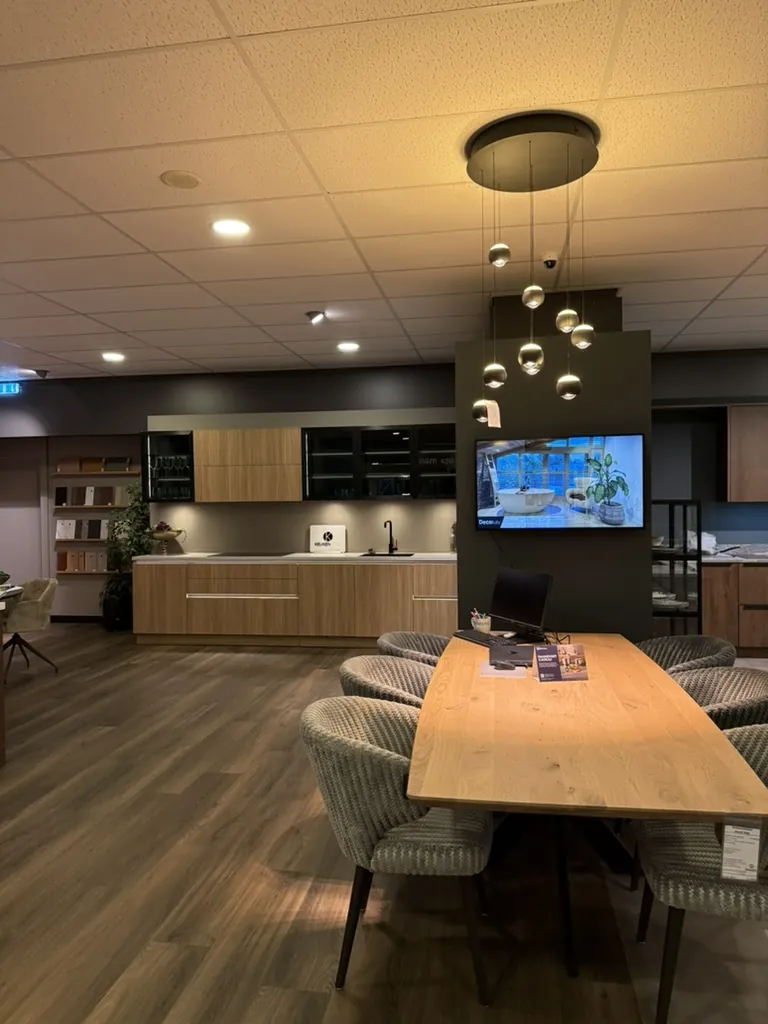 Persoonlijk keukenadvies in de showroom van Decokay Assen